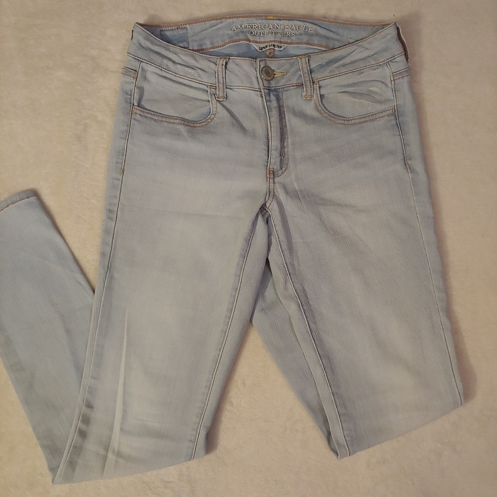 Light Wash American Eagle Jeggings